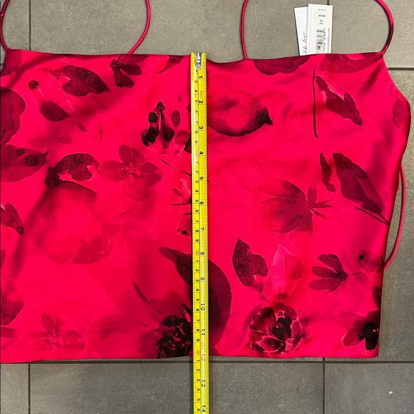 Alice + Olivia Valentina Floral Elasticized Top - Picture 6 of 11